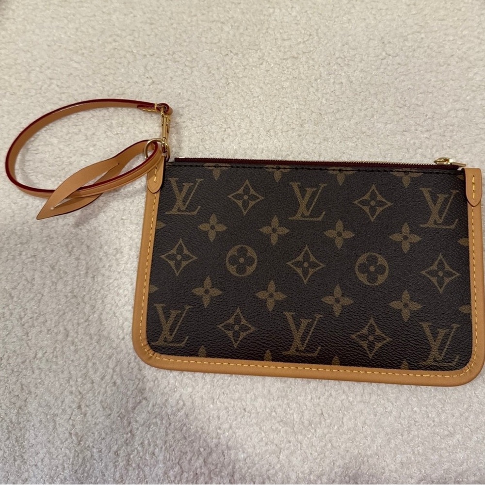 ✨SOLD✨ Louis Vuitton Carryall POUCH
